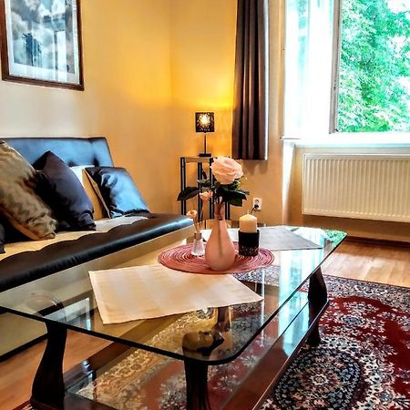 Apartment Sense Of Zizkov Praha Bagian luar foto