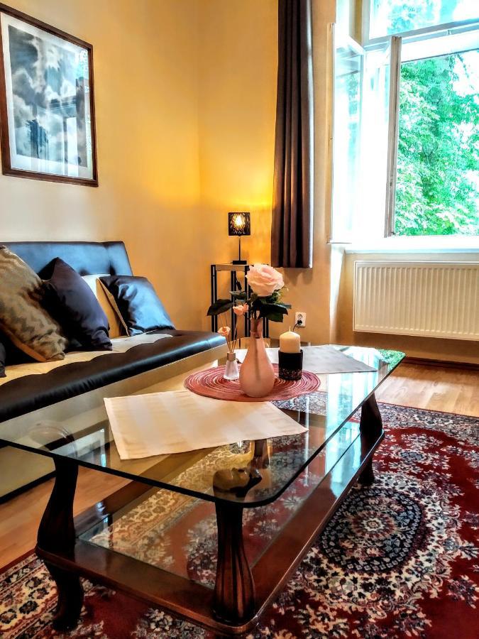 Apartment Sense Of Zizkov Praha Bagian luar foto